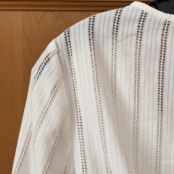 🤍 The Fifth Label White Cropped Blouse - Picture 11 of 12